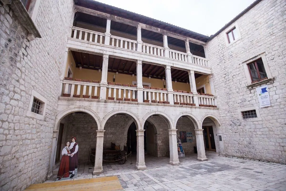 Gasthuis Soba Za Odmor Nika Hotel Kaštela